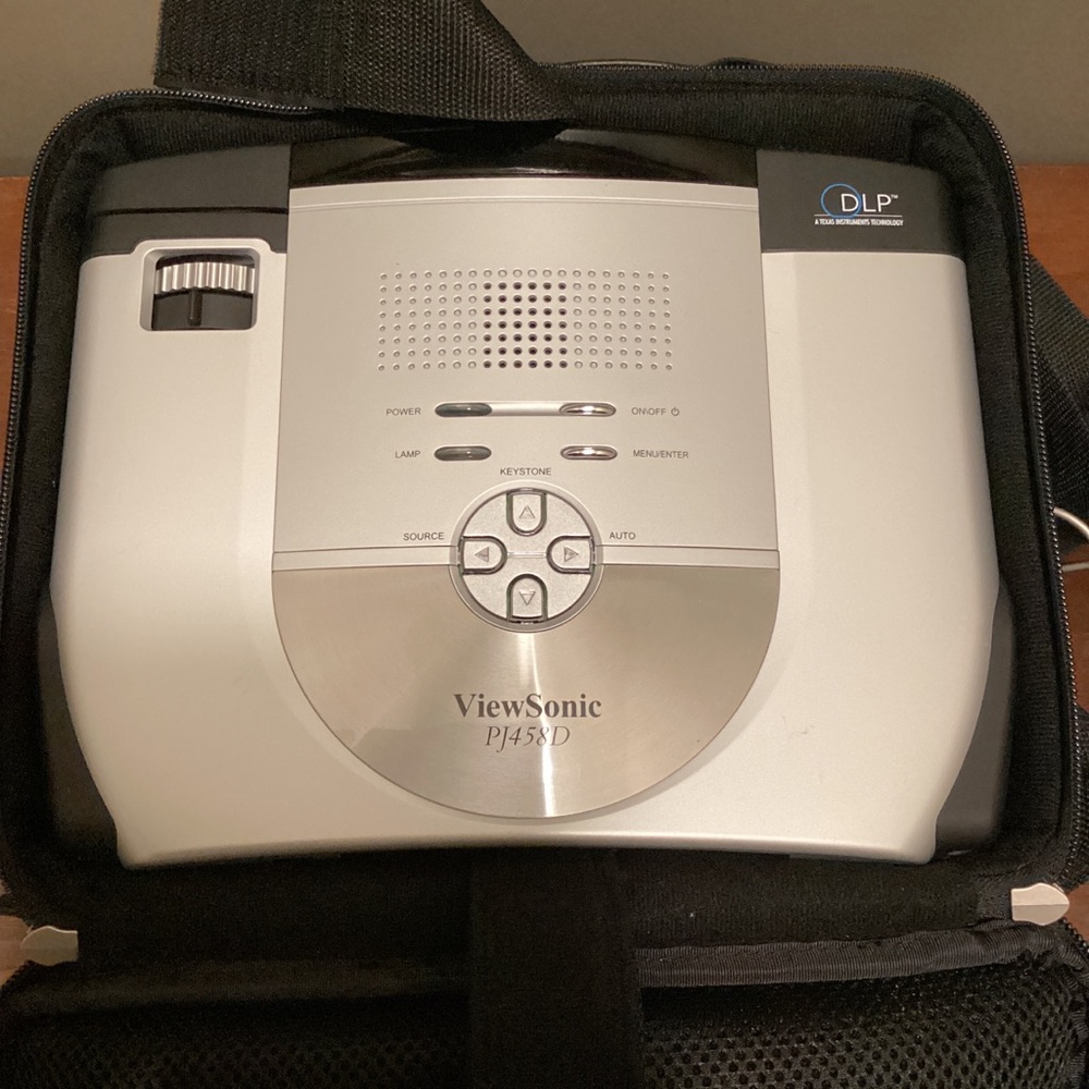 ViewSonic PJ256D Micro-portable DLP Projector With Carrying Case Manual Cords